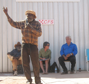 Elder,Yami Lester (far right) chairs the meeting held at Mintabie on Thursday 24 April