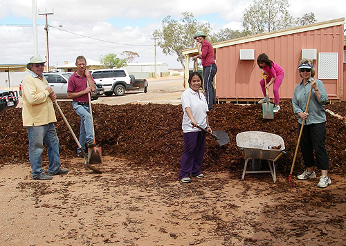 Parents and friends of the school spreading mulch at the school entrance