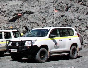 High visibility safety flags are now mandatory for 4WDs crossing the Simpson Desert